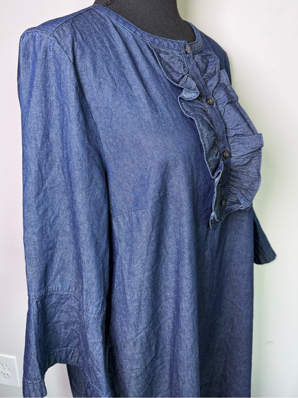 Draper James Chambray Ruffle Bell Sleeve Shift Dress Dark Wash Denim Sz 12 - Picture 4 of 9